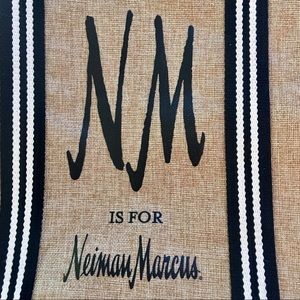 Neiman Marcus Bags - NWOT NEIMAN MARCUS jute & cotton canvas tote Lined Neiman Marcus Bags - NWOT NEIMAN MARCUS jute & cotton canvas tote Lined